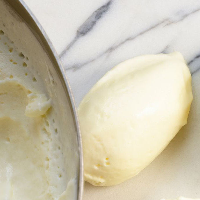 CALLEBAUT W2 – 28% White Chocolate Couverture - 10kg - Canadian Distribution